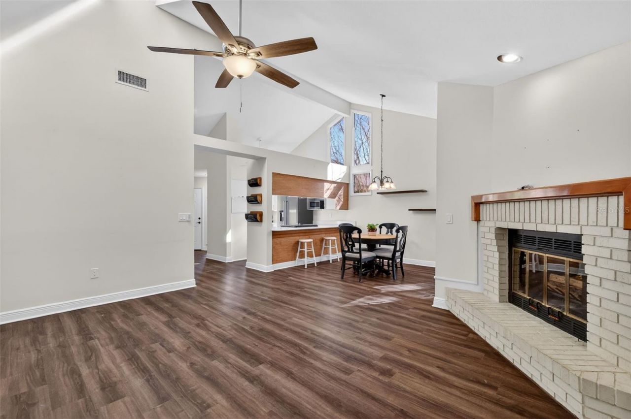 301 Clusterwood Drive, Yalaha, FL 34797 Photo