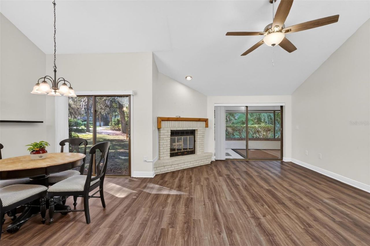 301 Clusterwood Drive, Yalaha, FL 34797 Photo