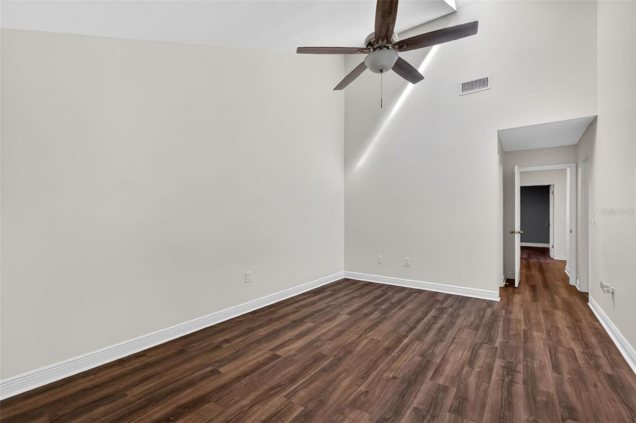 301 Clusterwood Drive, Yalaha, FL 34797 Photo