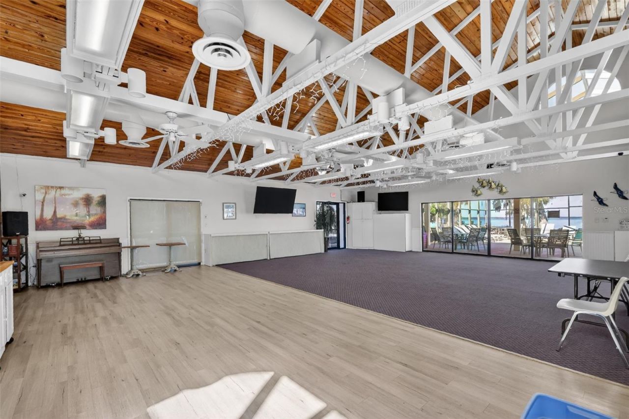 301 Clusterwood Drive, Yalaha, FL 34797 Photo