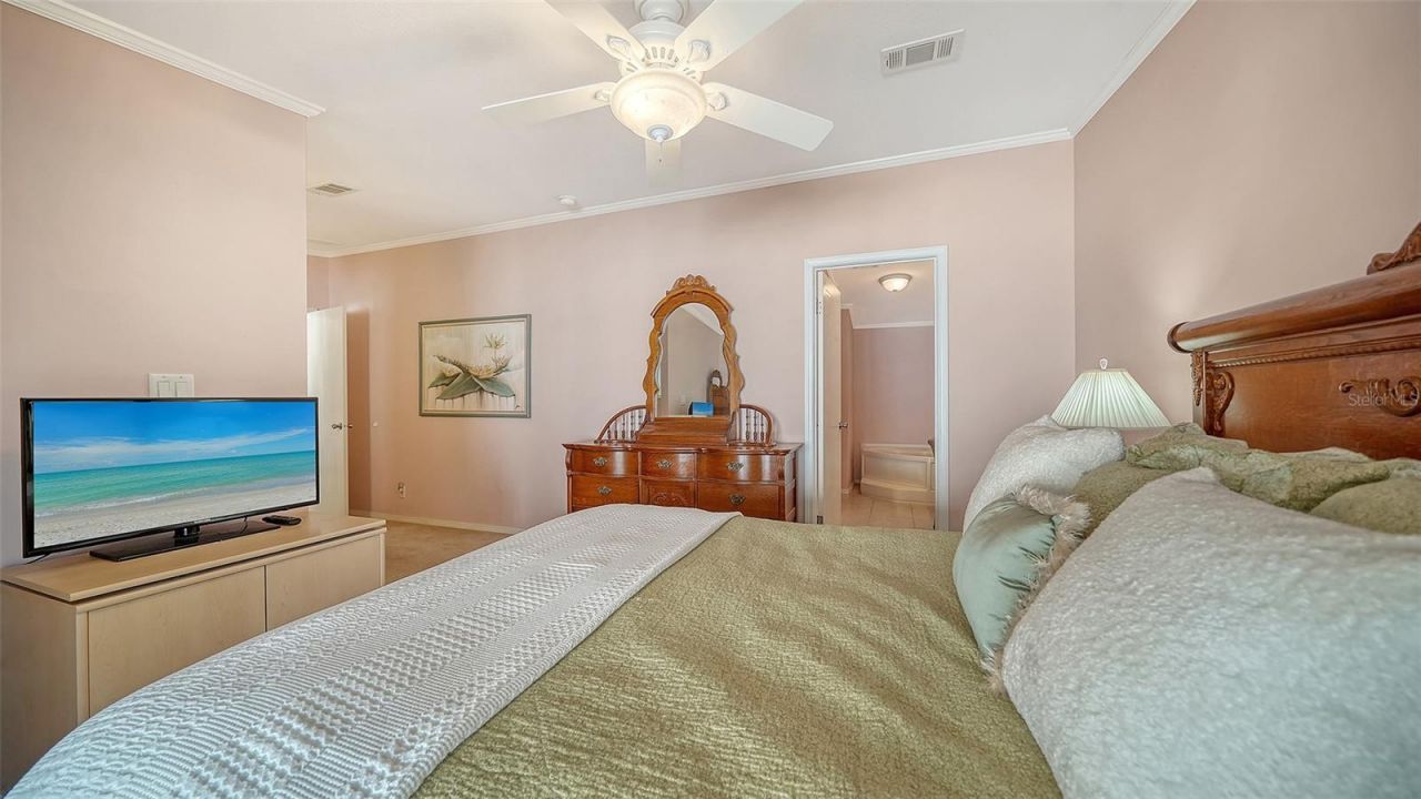 112 Oakwood Boulevard W, Sarasota, FL 34237 Photo