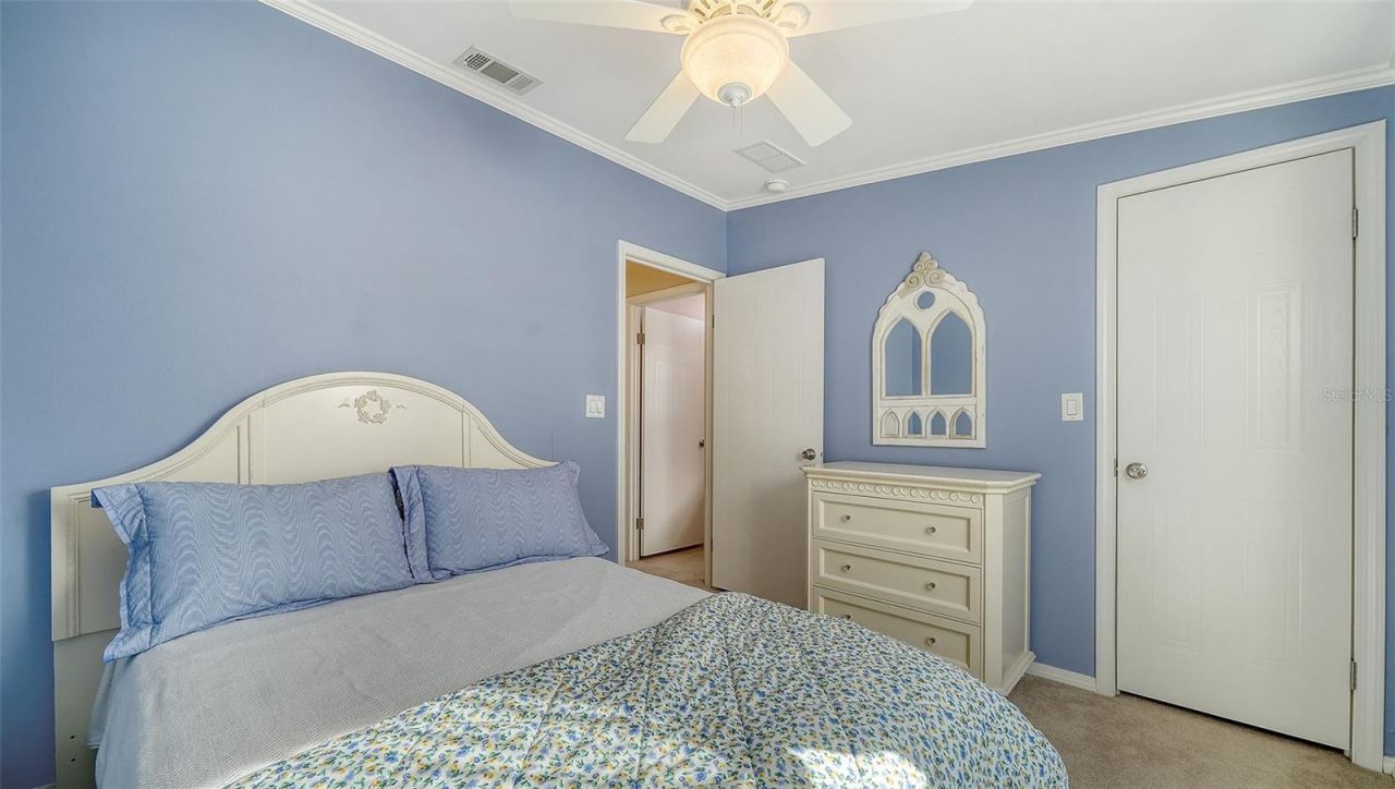 112 Oakwood Boulevard W, Sarasota, FL 34237 Photo