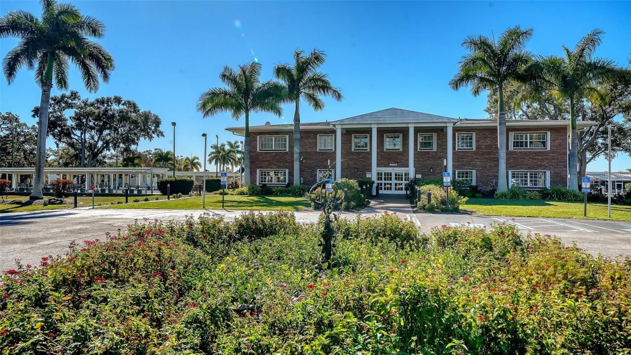 112 Oakwood Boulevard W, Sarasota, FL 34237 Photo