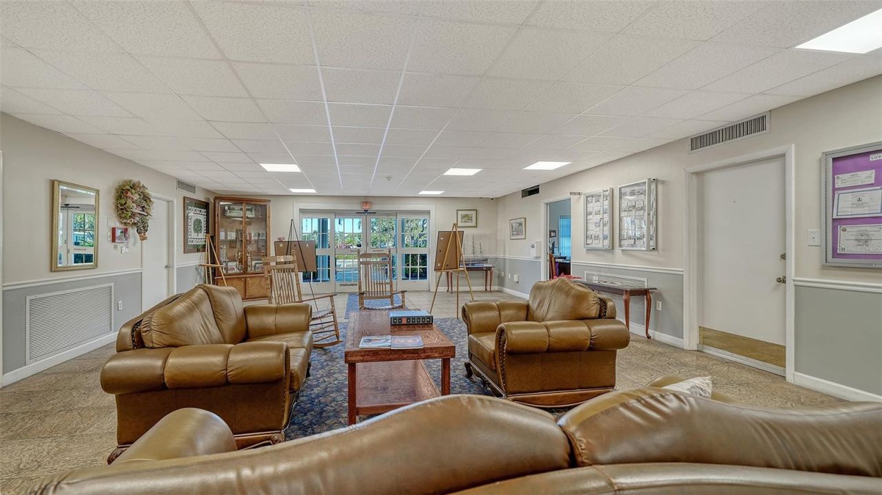 112 Oakwood Boulevard W, Sarasota, FL 34237 Photo