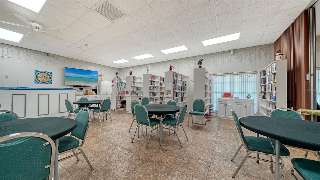 112 Oakwood Boulevard W, Sarasota, FL 34237 Photo