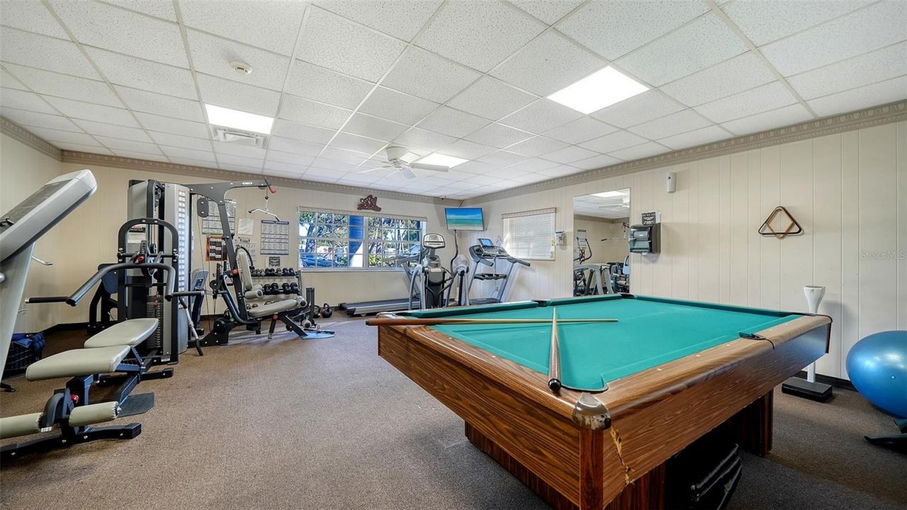 112 Oakwood Boulevard W, Sarasota, FL 34237 Photo