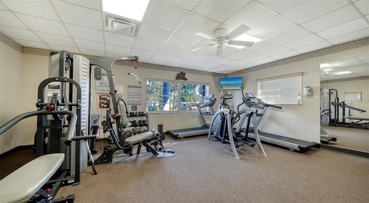 112 Oakwood Boulevard W, Sarasota, FL 34237 Photo