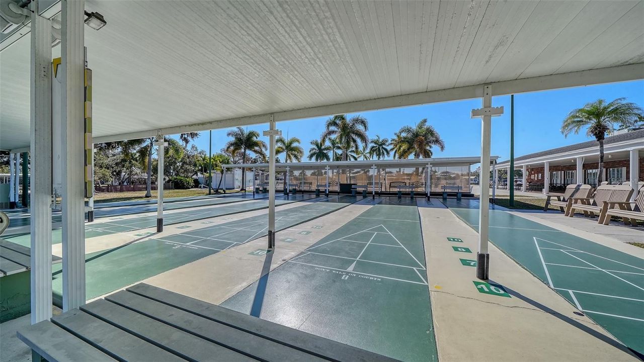 112 Oakwood Boulevard W, Sarasota, FL 34237 Photo