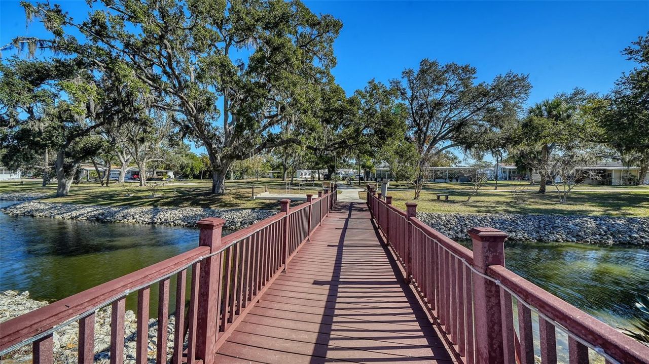 112 Oakwood Boulevard W, Sarasota, FL 34237 Photo