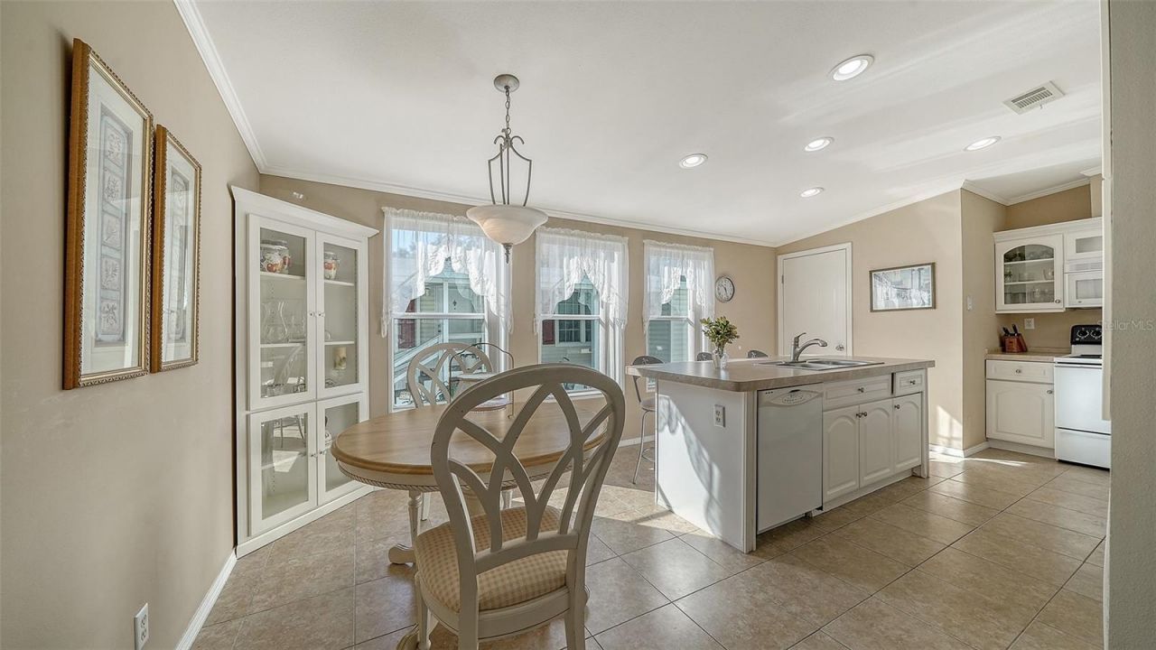 112 Oakwood Boulevard W, Sarasota, FL 34237 Photo