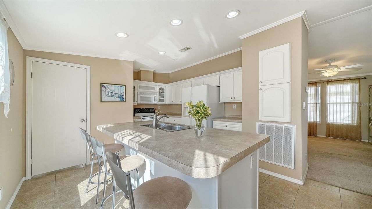 112 Oakwood Boulevard W, Sarasota, FL 34237 Photo