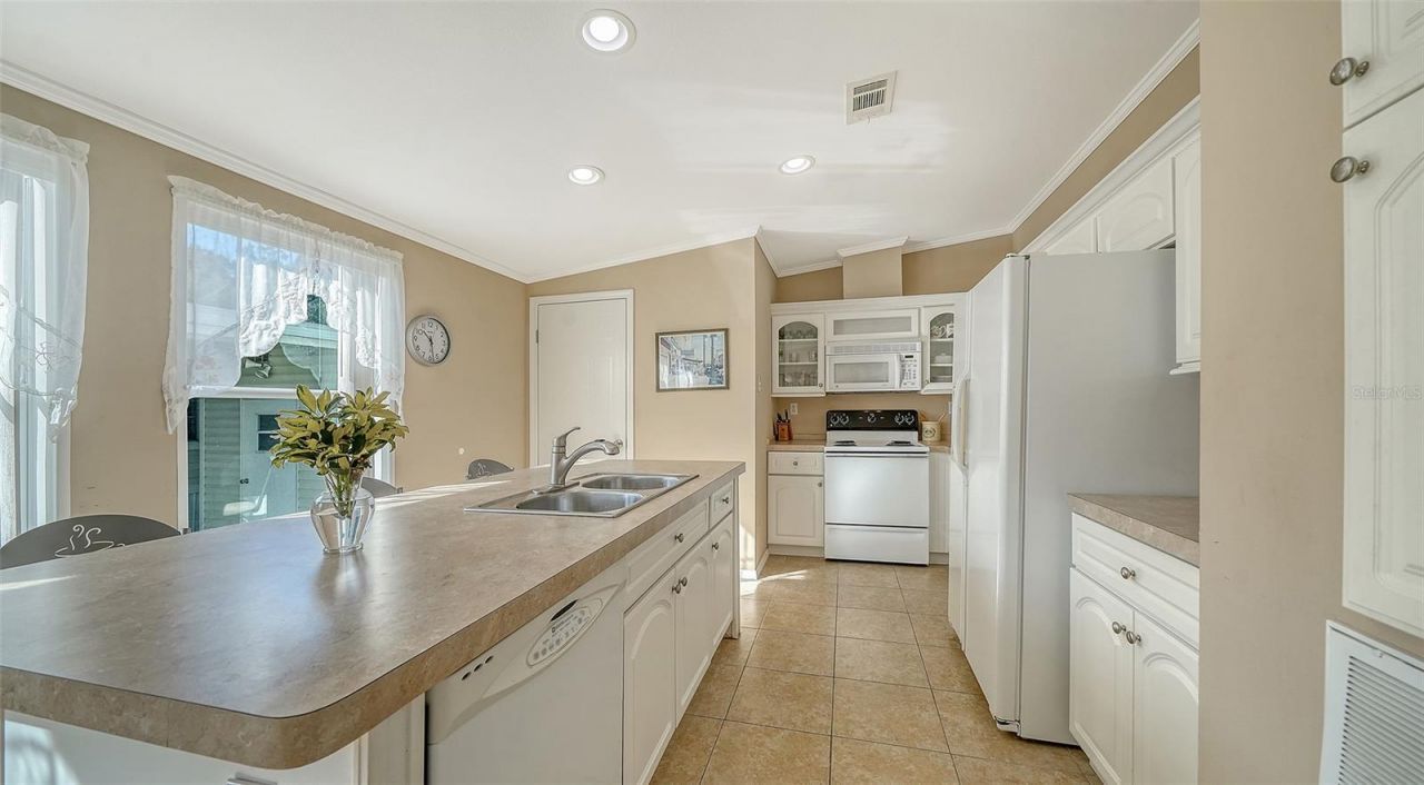 112 Oakwood Boulevard W, Sarasota, FL 34237 Photo