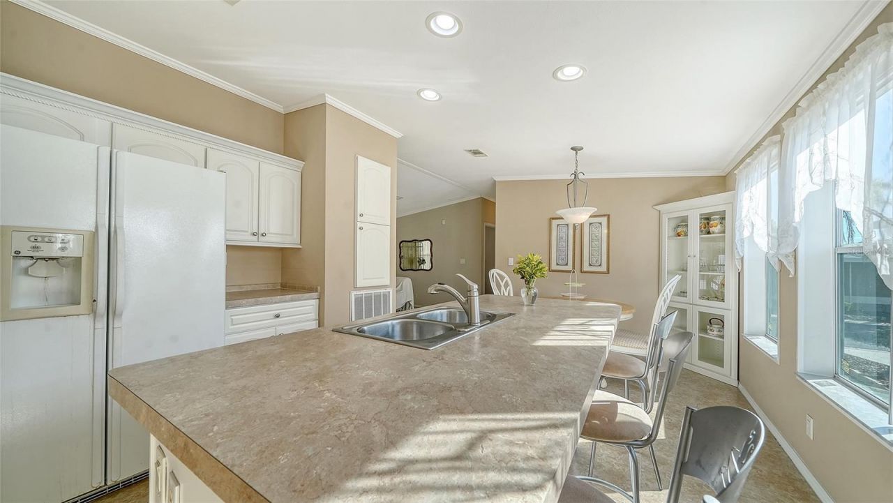 112 Oakwood Boulevard W, Sarasota, FL 34237 Photo