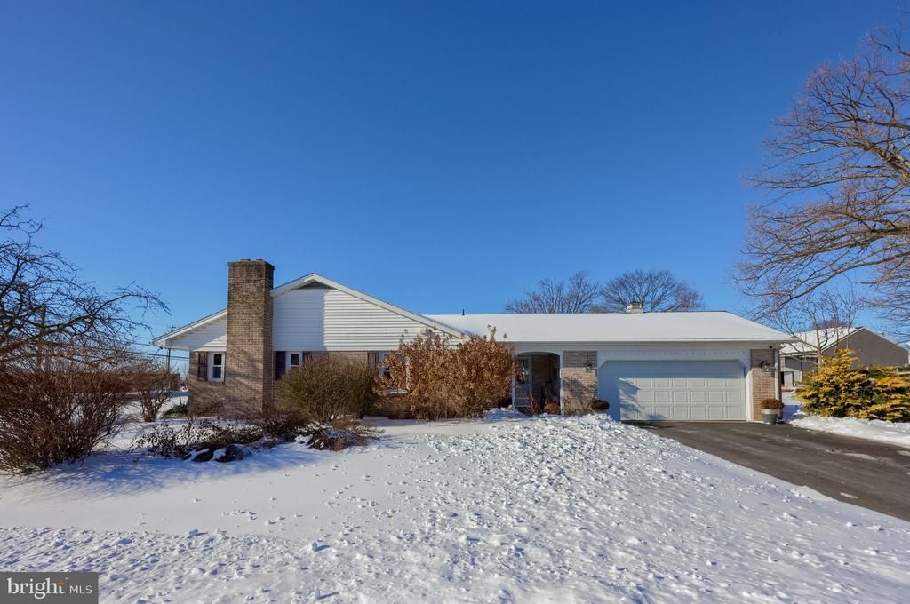 805 W Main Street, New Holland, PA 17557 Main Photo