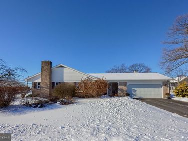 805 W MAIN STREET, NEW HOLLAND, PA 17557