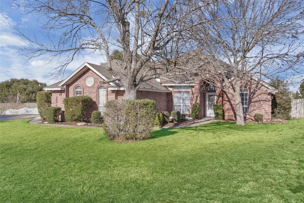 3911 Bonita Court, Granbury, TX 76049 Main Photo