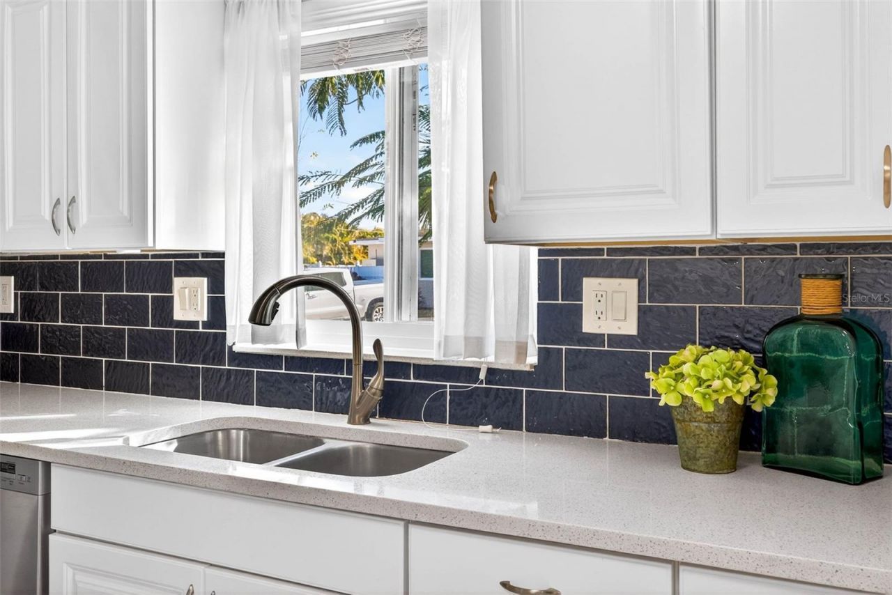 6701 Burlington Avenue N, Saint Petersburg, FL 33710 Photo