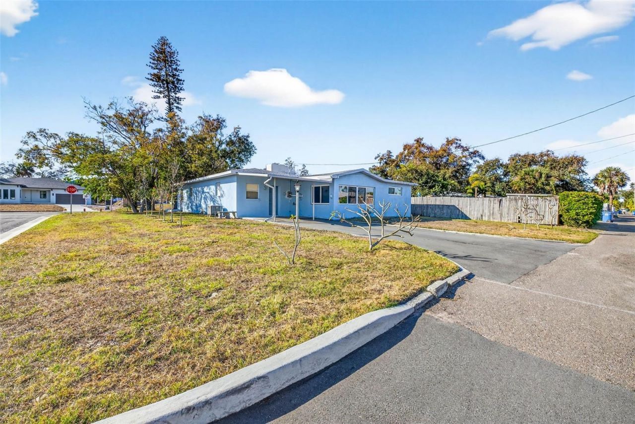 6701 Burlington Avenue N, Saint Petersburg, FL 33710 Photo