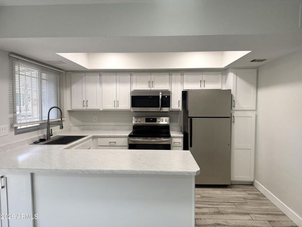 6678 N 43RD Avenue, Glendale, AZ 85301