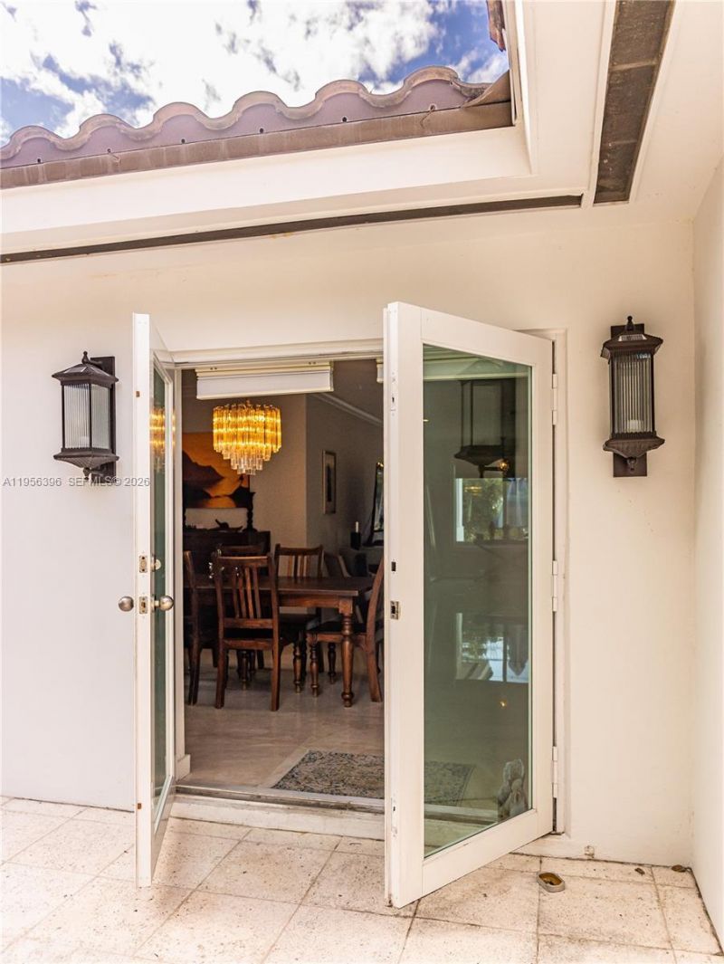 9117 Carlyle Ave, Surfside, FL 33154 Photo