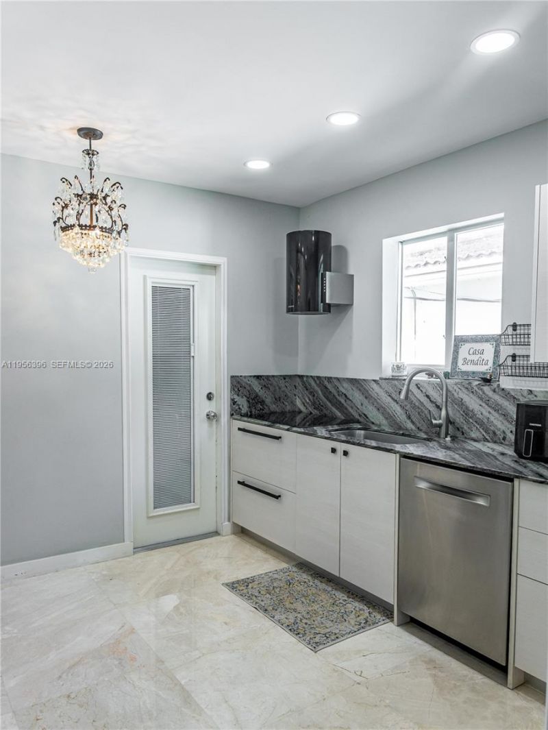 9117 Carlyle Ave, Surfside, FL 33154 Photo