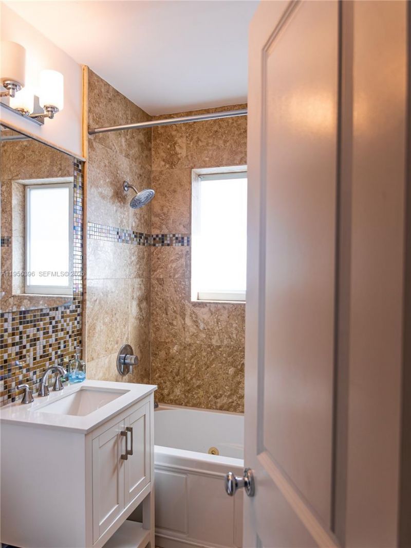 9117 Carlyle Ave, Surfside, FL 33154 Photo