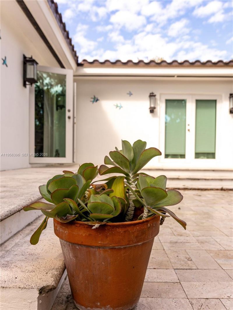 9117 Carlyle Ave, Surfside, FL 33154 Photo