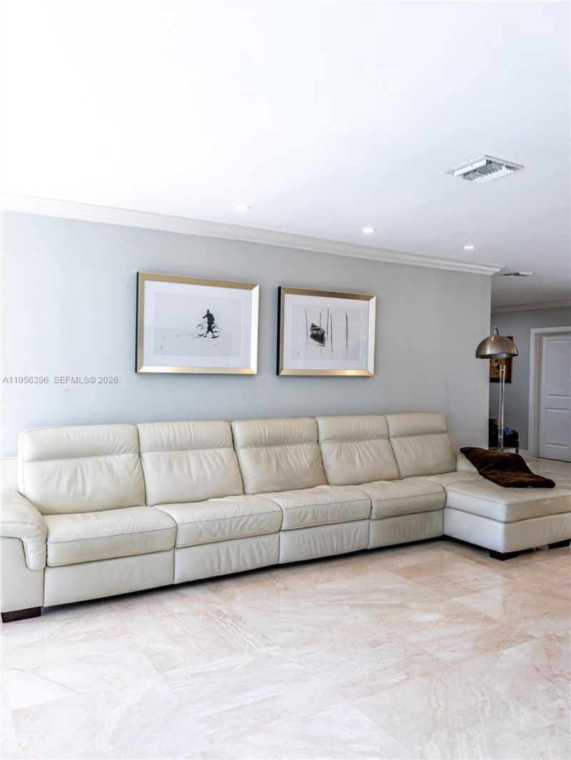 9117 Carlyle Ave, Surfside, FL 33154 Photo