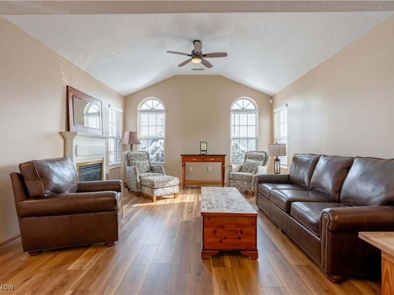 4200 NW Tannybrooke Lane NW, Unit B, Canton, OH 44718 Photo 3