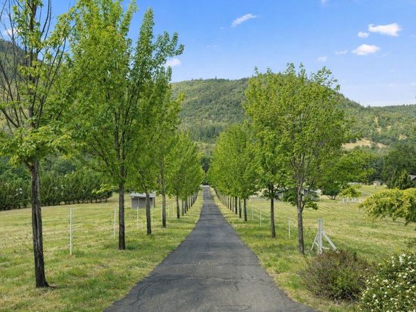 925 Galls Creek Road, Gold Hill, OR 97525