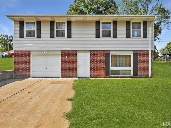609 Auber Drive, Manchester, MO 63011