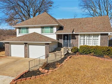 1300 Robin Circle, Kearney, MO 64060