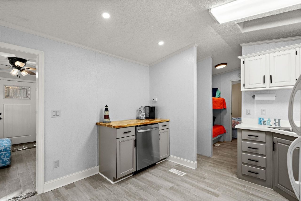 6001 - 1440 S Kings Hwy. Photo 14