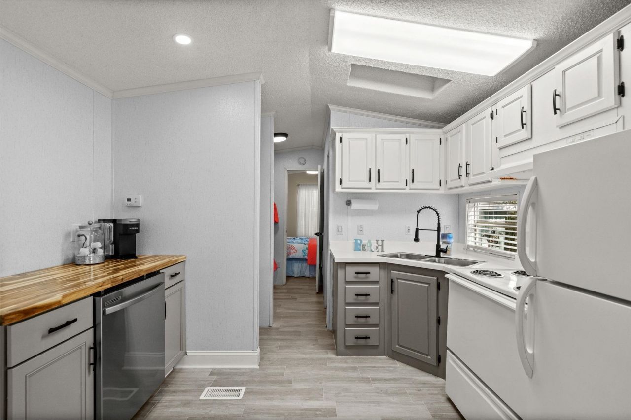 6001 - 1440 S Kings Hwy. Photo 15