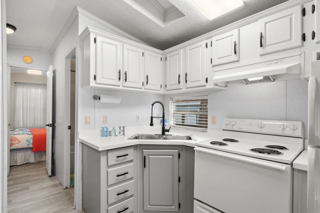 6001 - 1440 S Kings Hwy. Photo 16