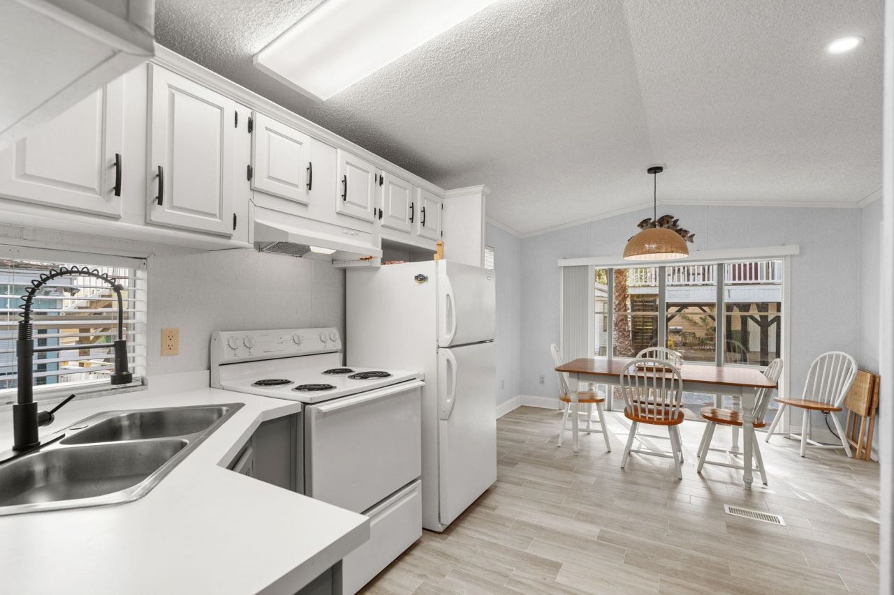 6001 - 1440 S Kings Hwy. Photo 17