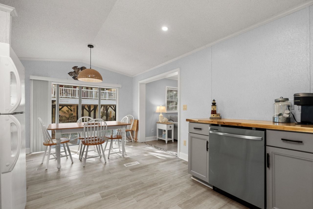 6001 - 1440 S Kings Hwy. Photo 18