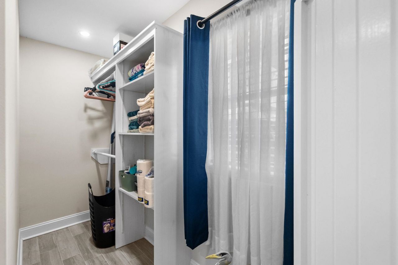 6001 - 1440 S Kings Hwy. Photo 23