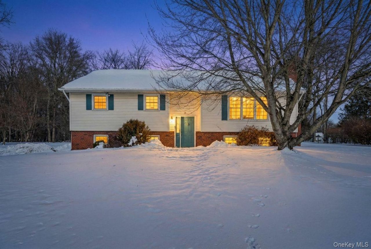 54 Blossom Lane, Wallkill, NY 12589 Main Photo