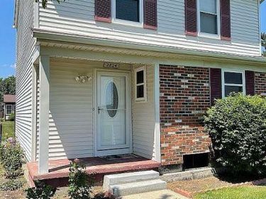 2824 Roundtree Drive, Troy, MI 48083