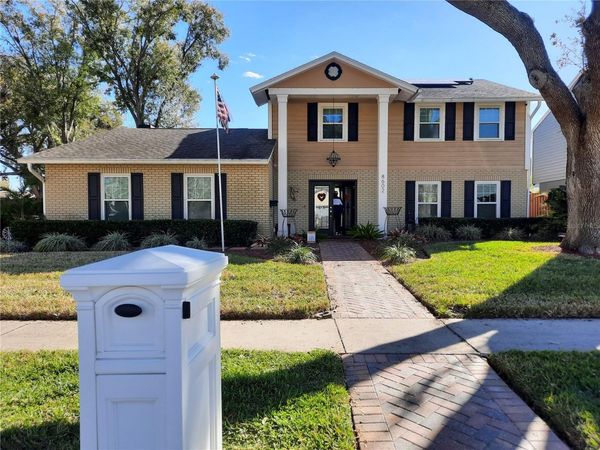 8602 LEIGHTON DRIVE, TAMPA, FL 33614