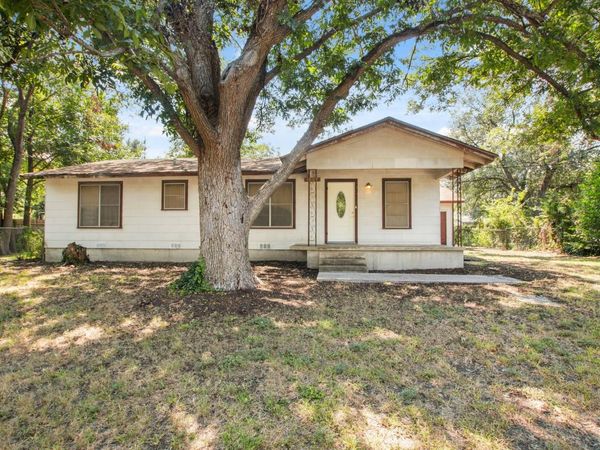 1007 Kimbro ST, Taylor, TX 76574