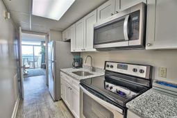 601 Retreat Beach Circle photo 4