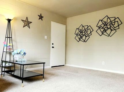 6109 Laurine Way, Sacramento, CA 95824 Photo