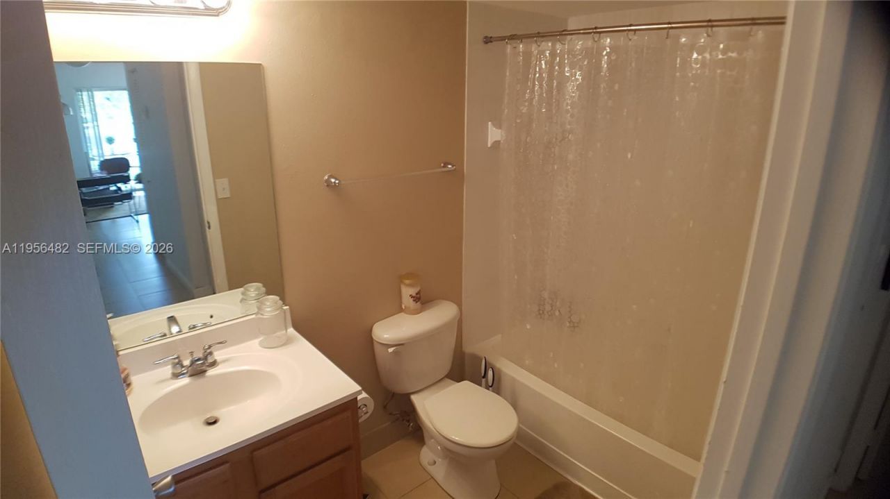 7640 Westwood Dr, Unit 403, Tamarac, FL 33321 Photo