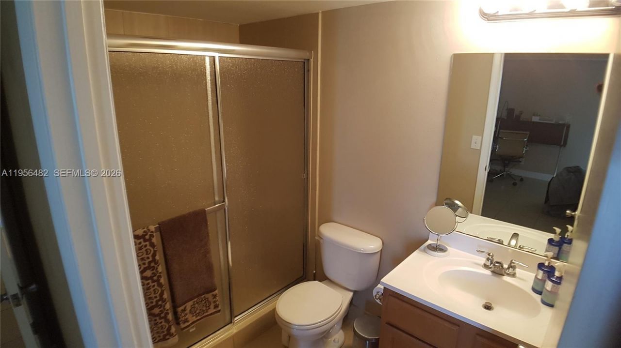 7640 Westwood Dr, Unit 403, Tamarac, FL 33321 Photo