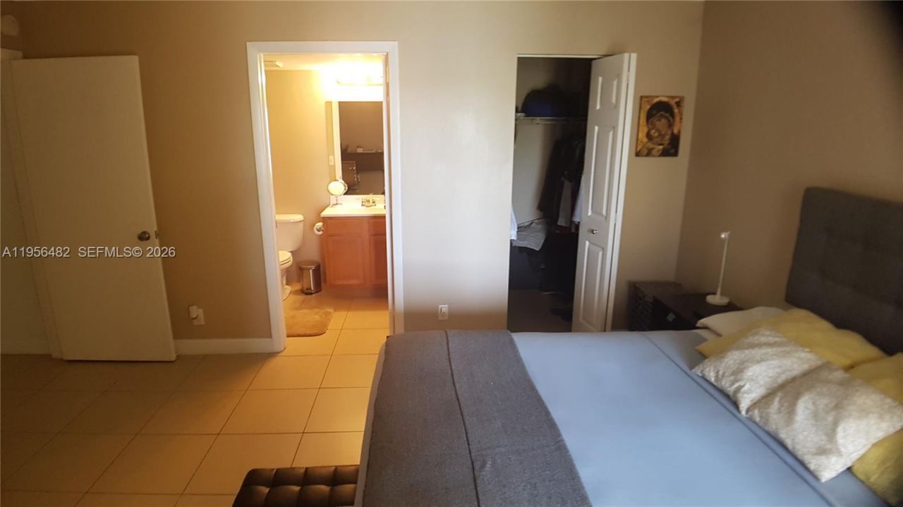 7640 Westwood Dr, Unit 403, Tamarac, FL 33321 Photo