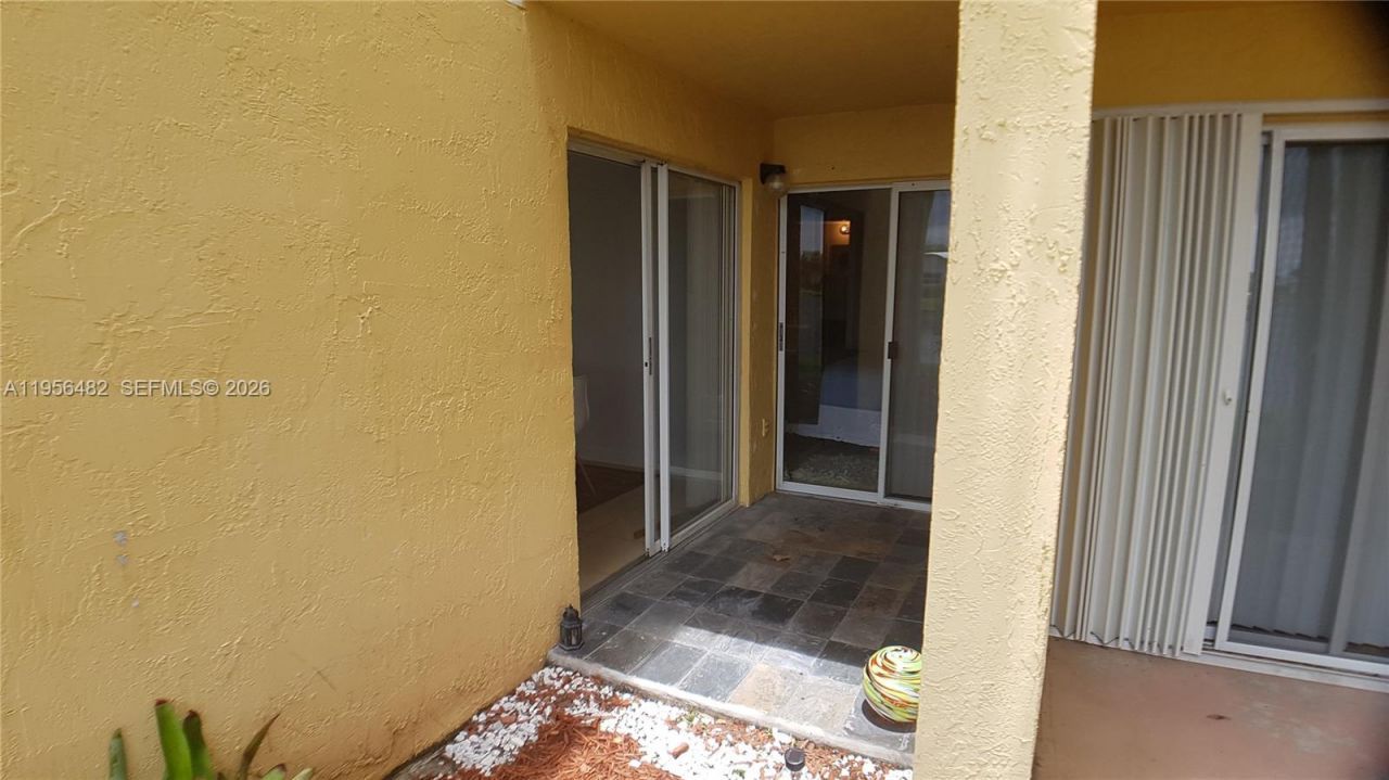 7640 Westwood Dr, Unit 403, Tamarac, FL 33321 Photo