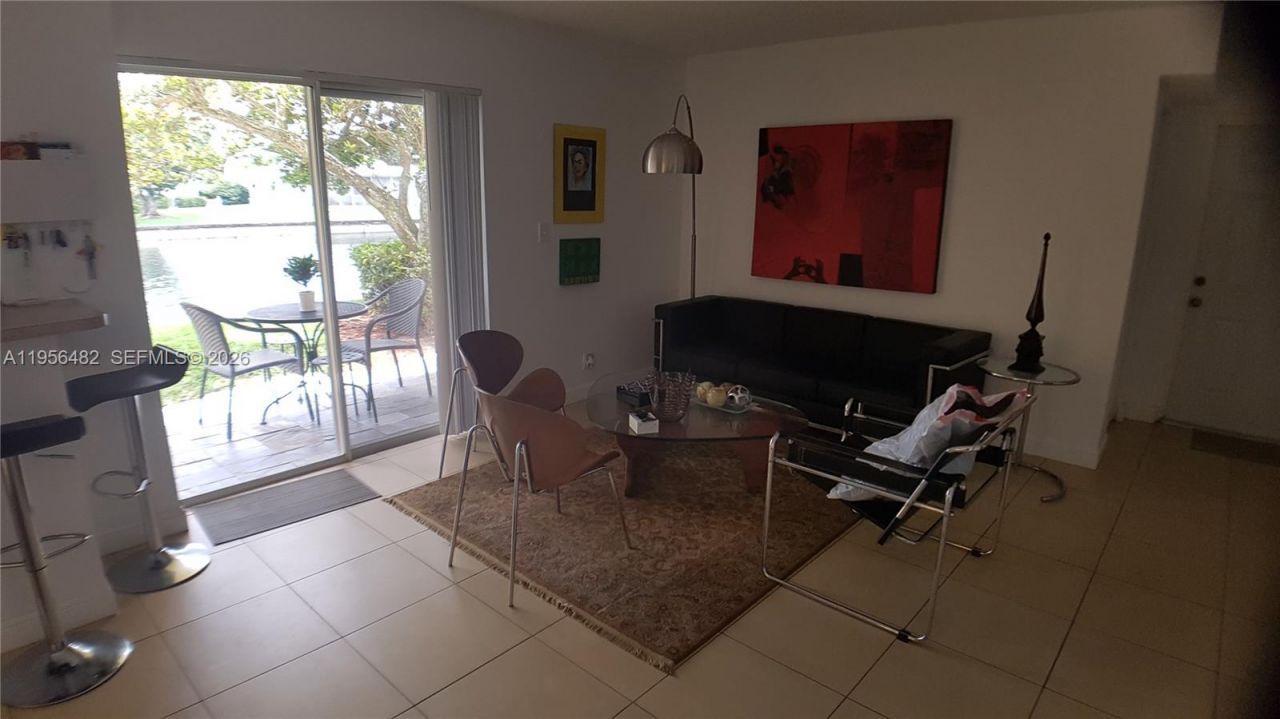 7640 Westwood Dr, Unit 403, Tamarac, FL 33321 Photo