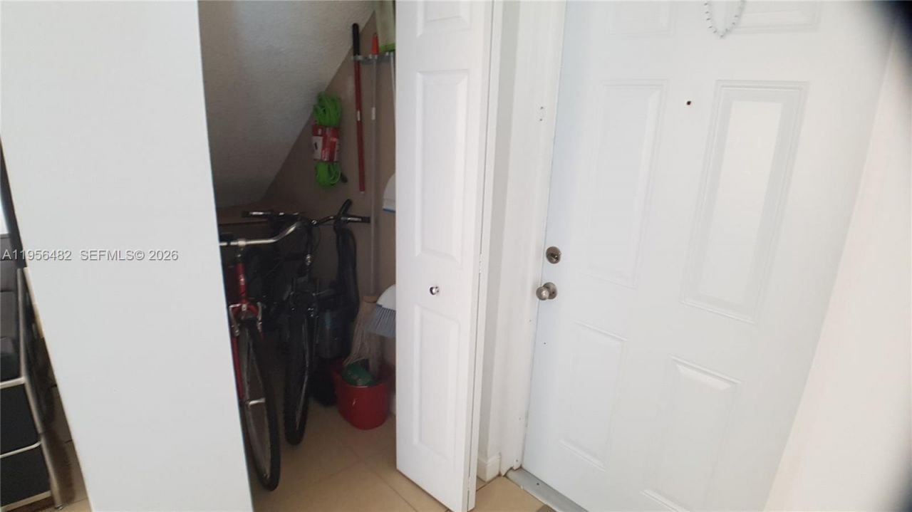 7640 Westwood Dr, Unit 403, Tamarac, FL 33321 Photo